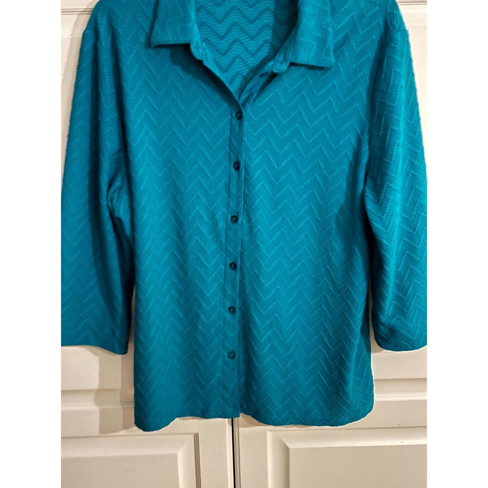Alia Petite Teal Blue Textured Chevron Zigzag Button Front 3/4 Sleeve Blouse